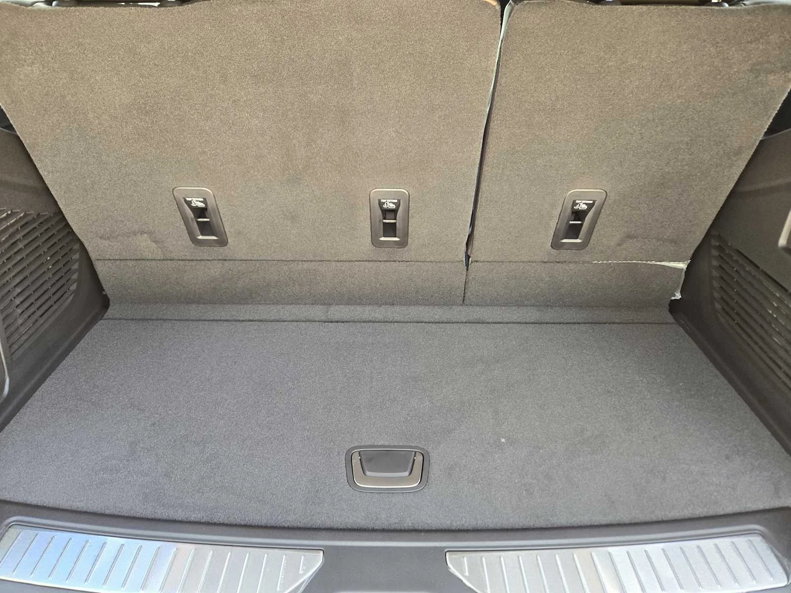 New 2027 Glacier White Tricoat GMC Denali Ultimate image 21