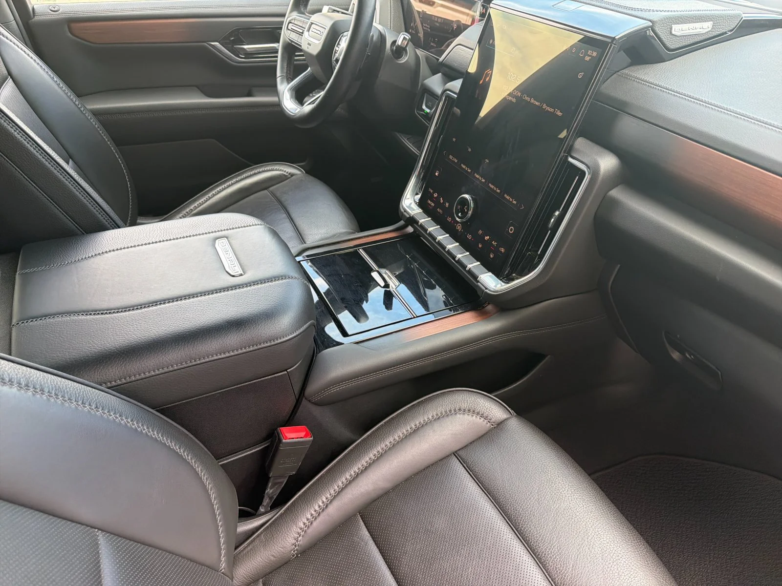 Used 2025 Sterling Metallic GMC Denali image 18