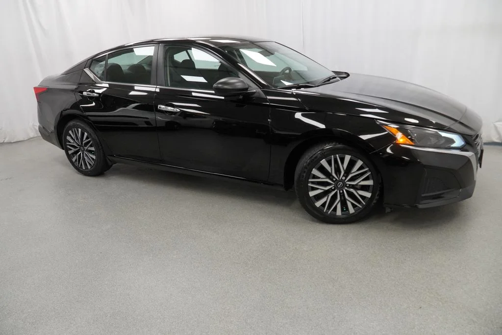 Used 2025 Black Nissan 2.5 SV image 16