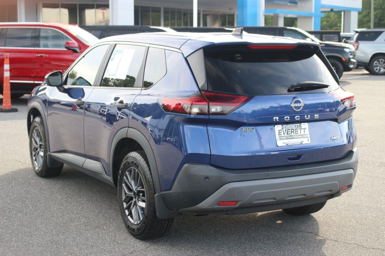 Used 2023 Blue Nissan S image 5