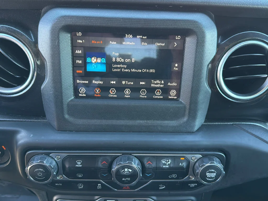 Used 2020 Black Jeep Unlimited Sahara Altitude image 29