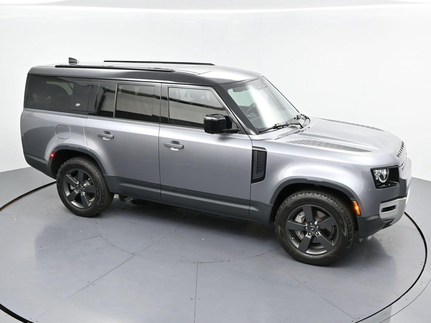 Used 2024 Eiger Grey Metallic Land Rover S image 47