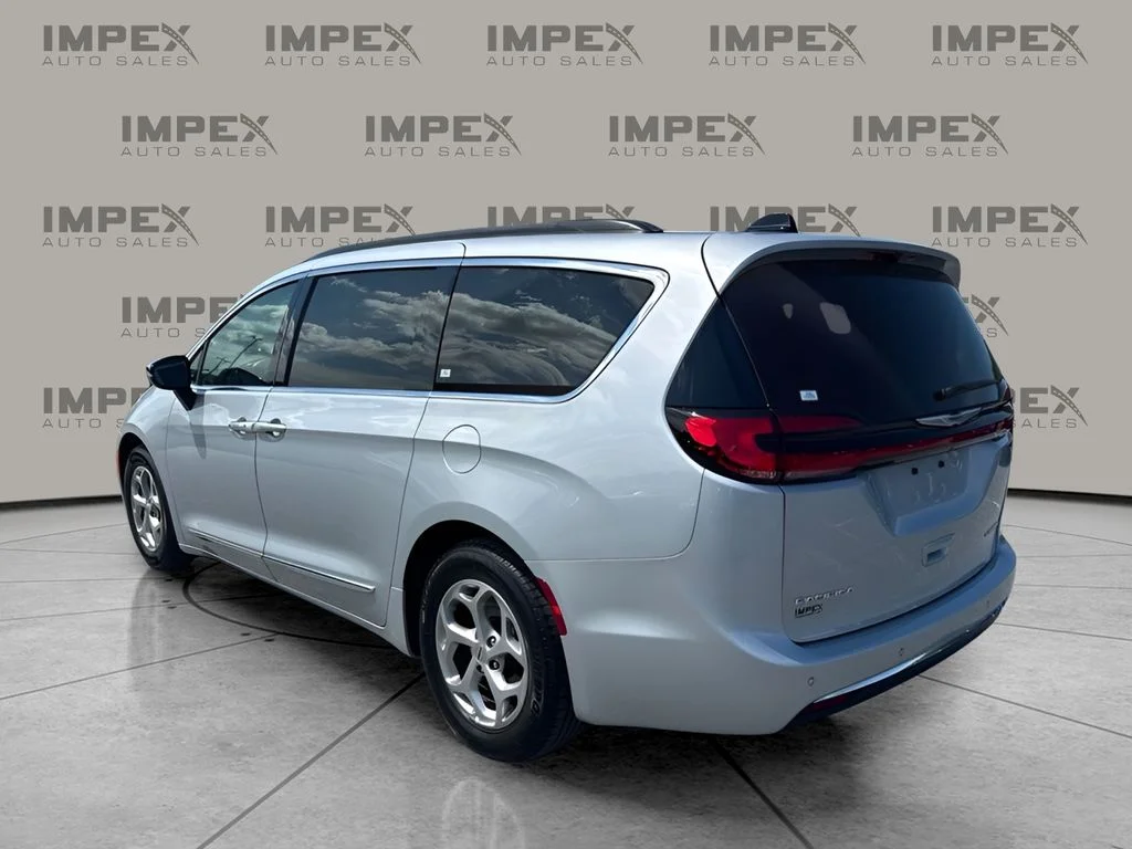Used 2023 Silver Chrysler Limited image 2