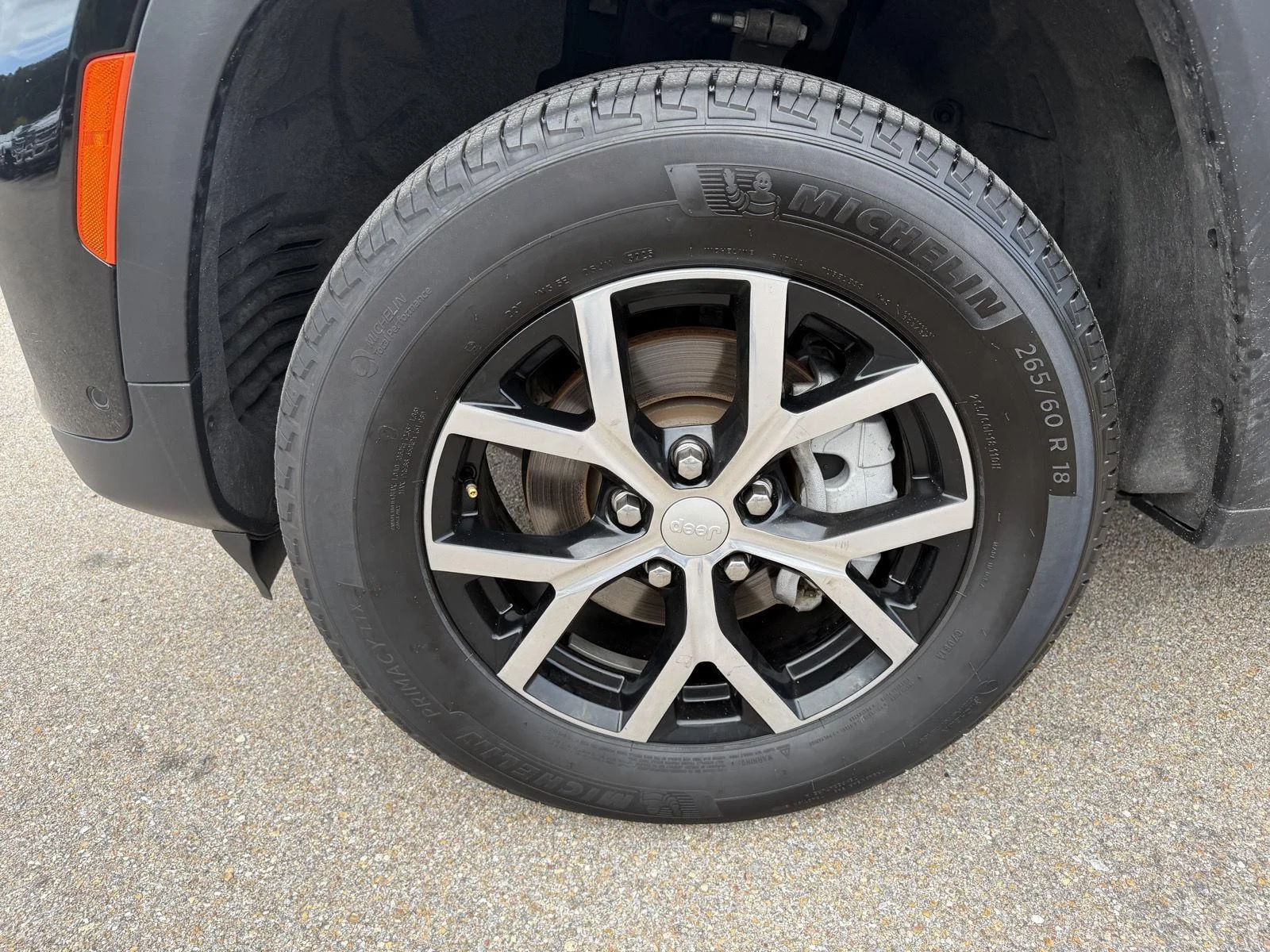 Used 2025 Diamond Black Crystal Pearlcoat Jeep Limited image 25
