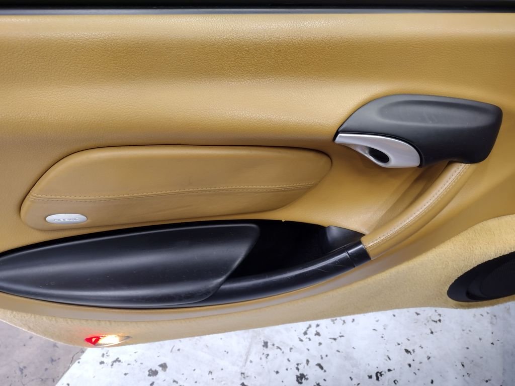 Used 2004  Porsche Base image 17