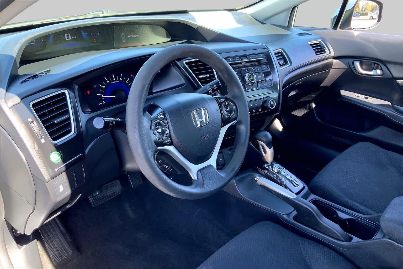 Used 2013 Alabaster Silver Metallic Honda LX image 17