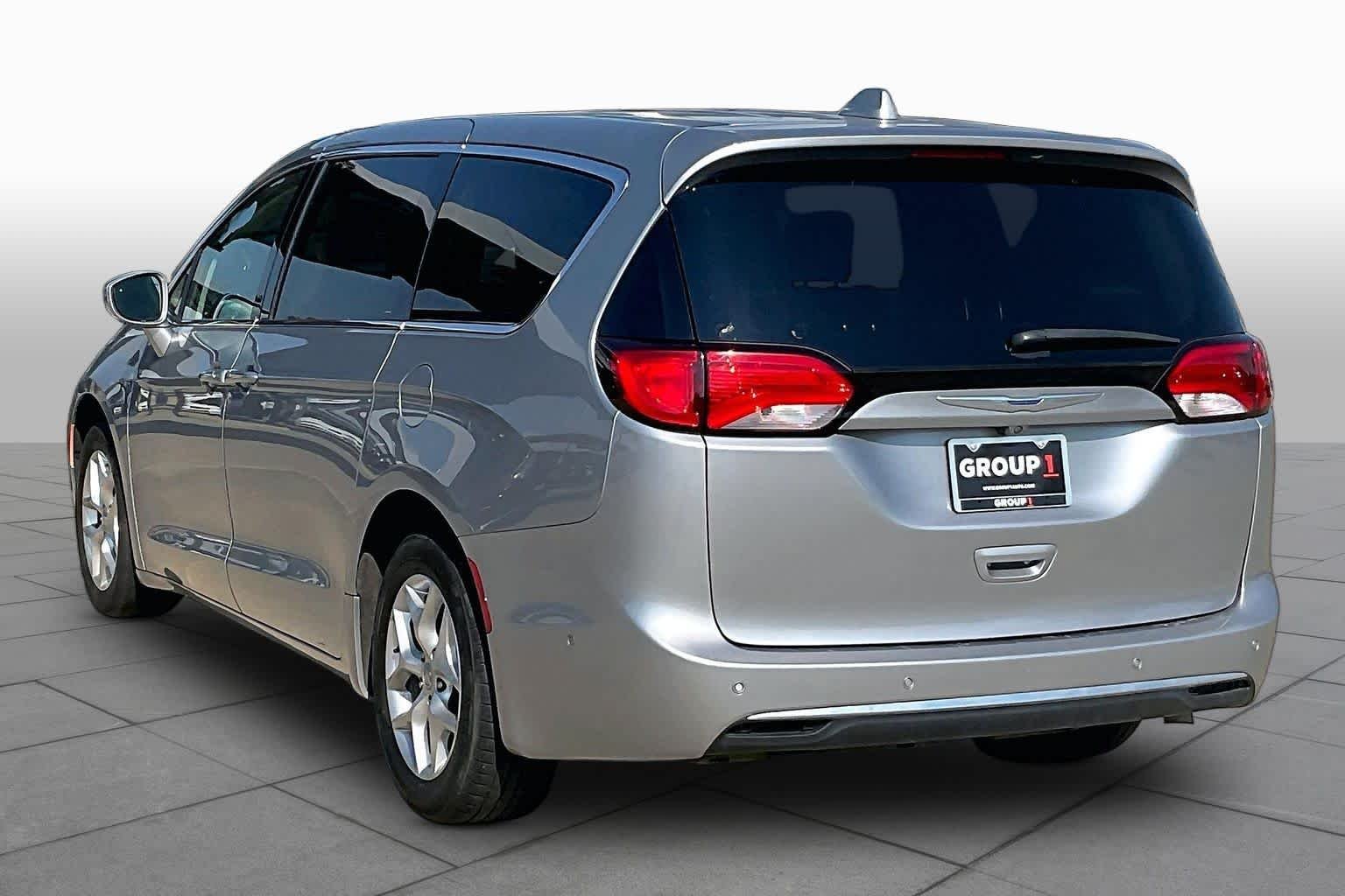 Used 2019 Billet Silver Metallic Clearcoat Chrysler Touring Plus image 11