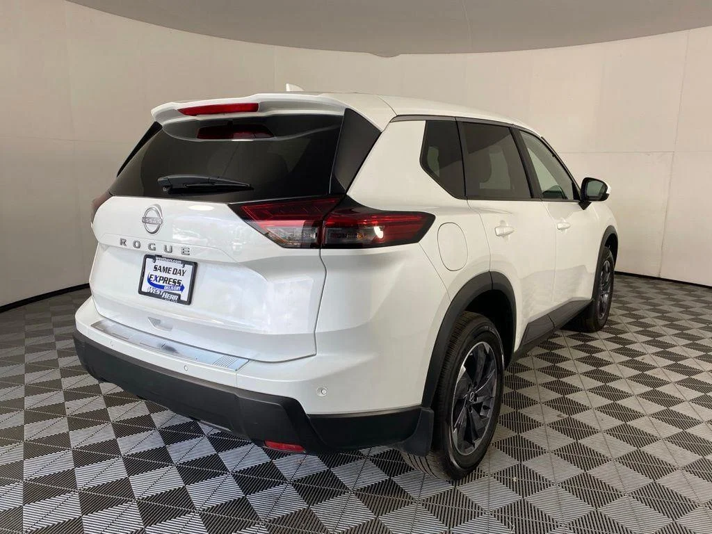 Used 2025 White Pearl Nissan SV image 3