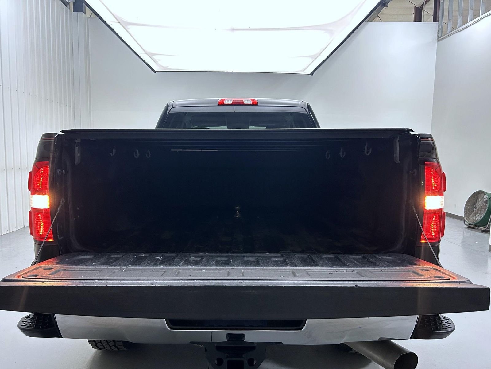 Used 2018 Black GMC SLT image 21