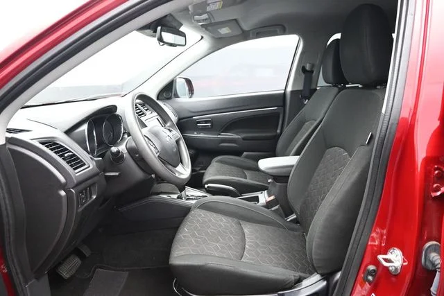 Used 2024 Red Mitsubishi 2.0 ES image 6