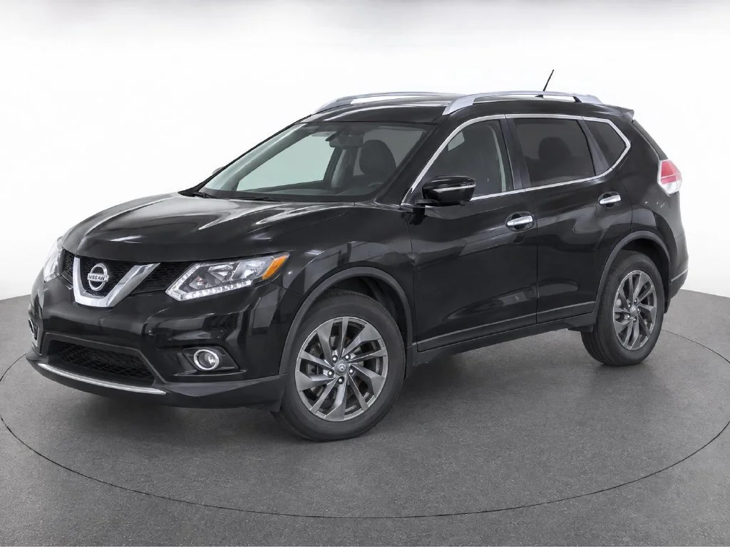 Used 2015 Black Nissan SL image 1