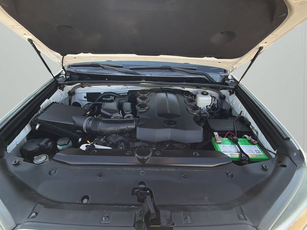 Used 2014  Toyota Limited image 33