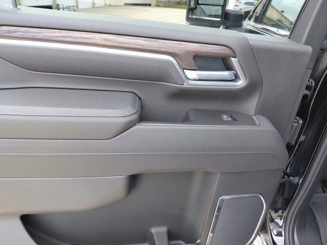 New 2025 Onyx Black GMC SLT image 31