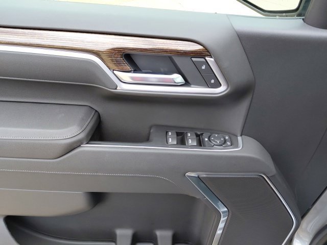 New 2026 Sterling Metallic GMC Elevation image 29