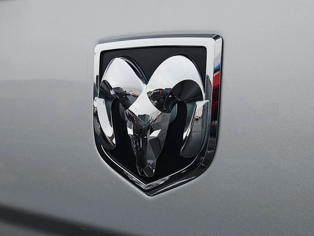 Used 2016 Bright Silver Clearcoat Metallic Ram Big Horn image 25