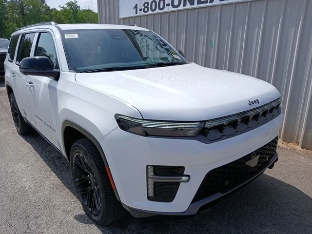 New 2026 Bright White Clear-Coat Exterior Paint Jeep Limited Reserve image 1