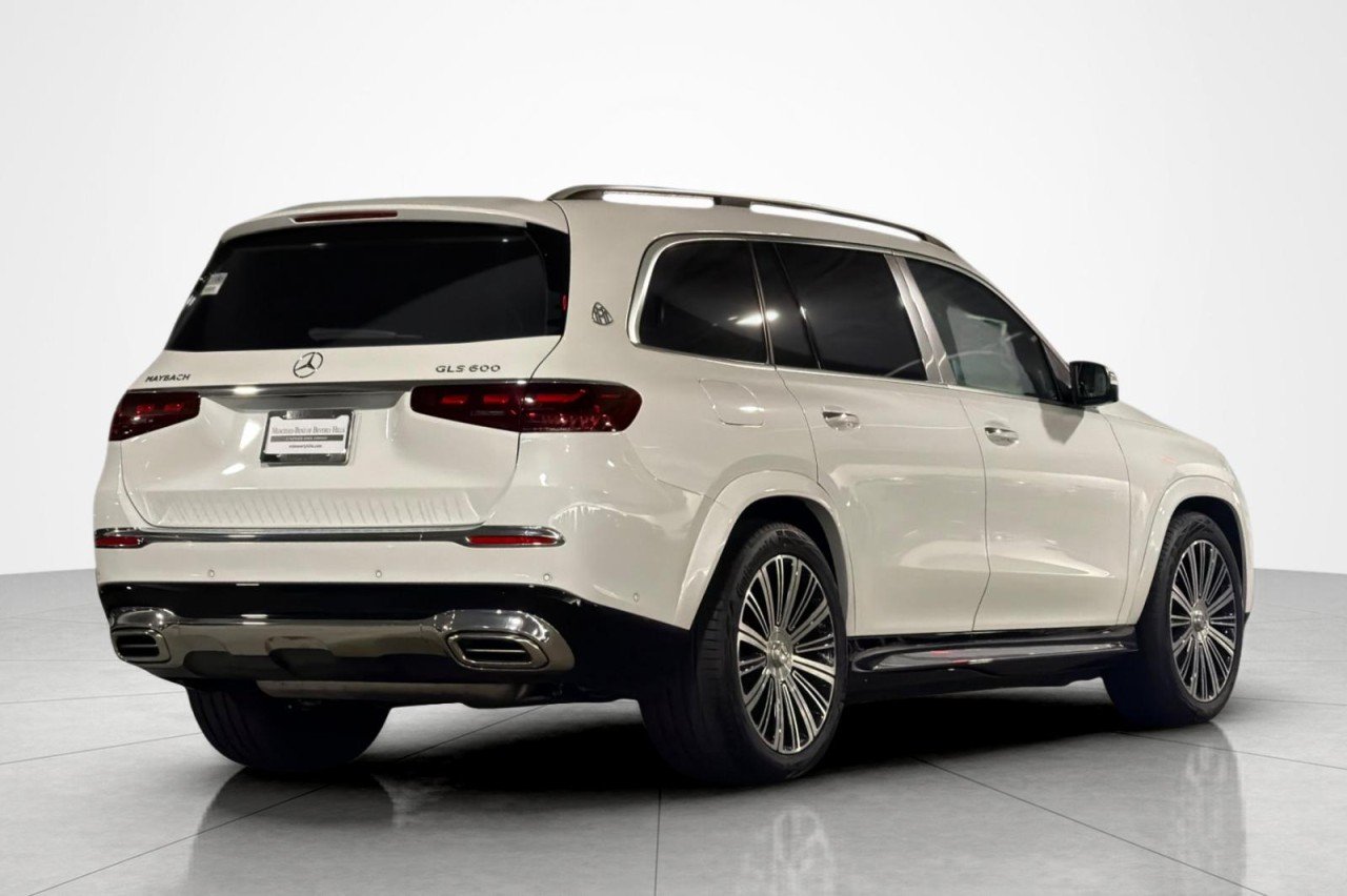 New 2026 MANUFAKTUR Moonlight White Metallic Mercedes-Benz Maybach GLS 600 4MATIC® SUV image 5