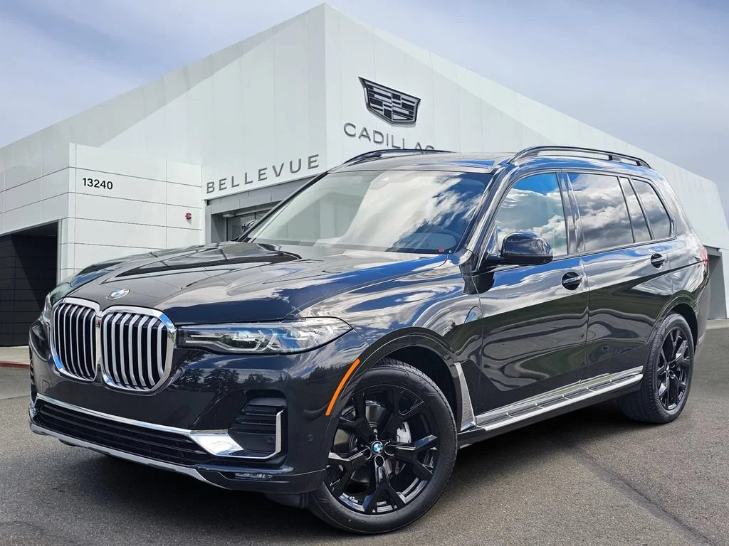 Used 2022  BMW xDrive40i image 1