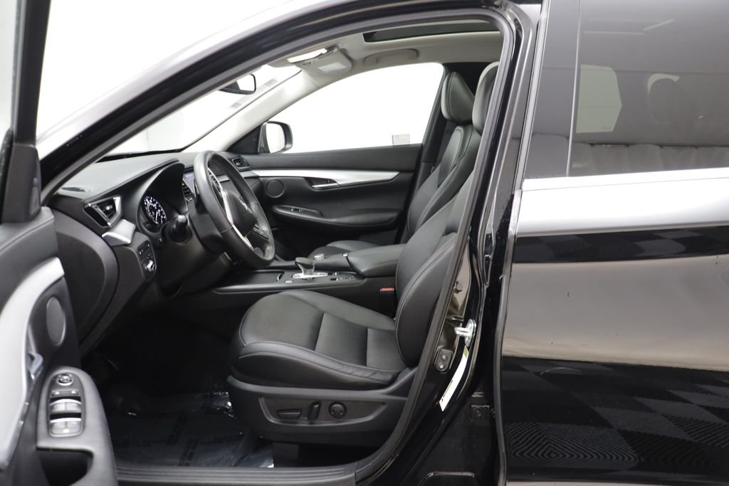 Used 2021 Black Obsidian INFINITI LUXE image 5
