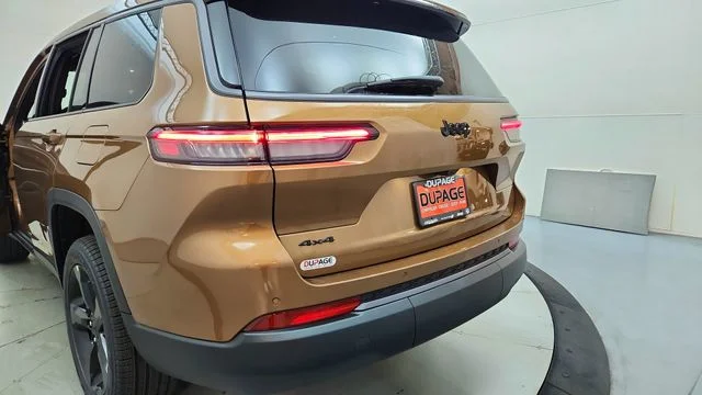 New 2026 Copper Shino Metallic Clear-Coat Exterior Paint Jeep Limited image 17