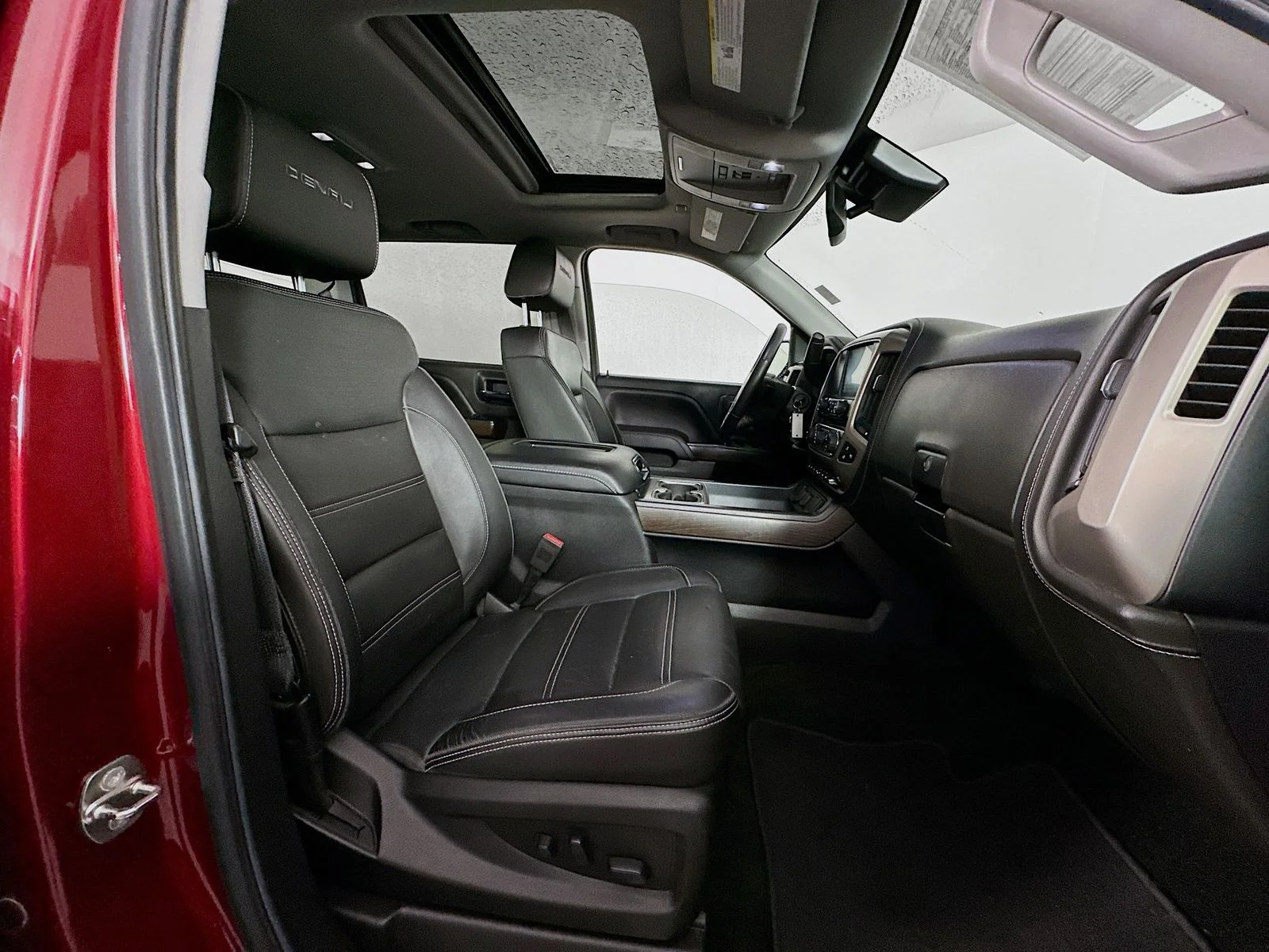 Used 2018 Red Quartz Tintcoat GMC Denali image 30
