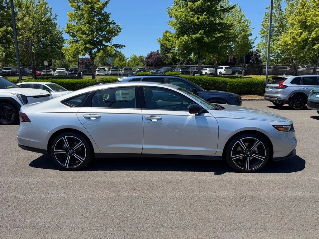 New 2026 Solar Silver Metallic Honda SE image 8