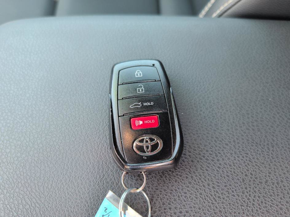 Used 2025 Ice Toyota SE image 30