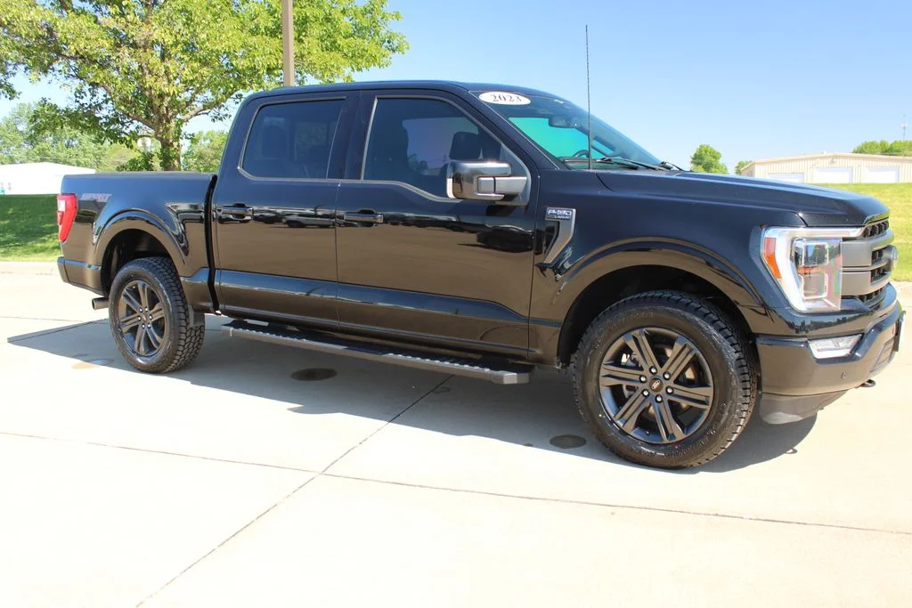Used 2023 Agate Black Metallic Ford Lariat image 3