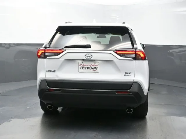 Used 2025 White Toyota XLE image 6