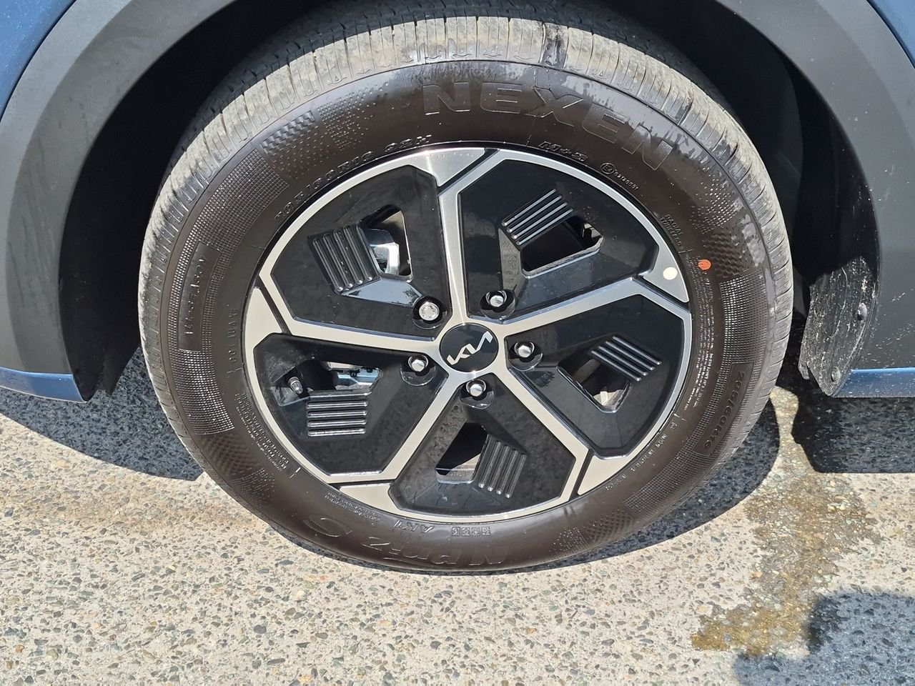 New 2026 Mineral Blue Kia EX image 33