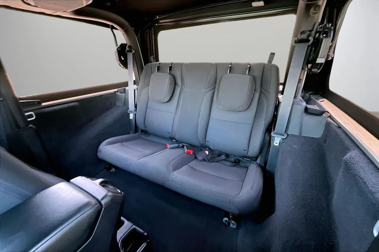 Used 2021 Gray Jeep Sport S image 21