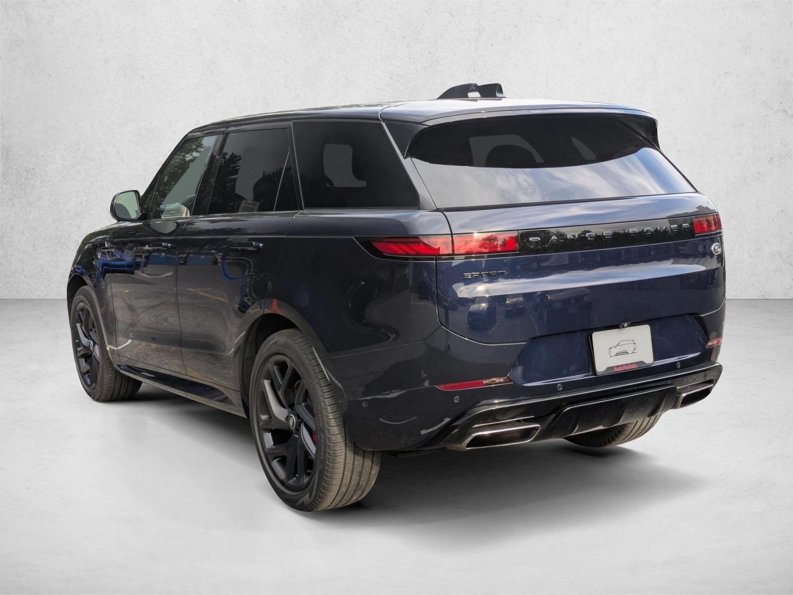 Used 2023 Portofino Blue Metallic Land Rover SE Dynamic image 8
