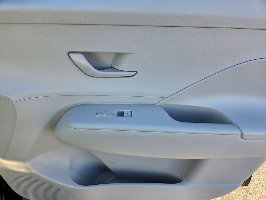 Used 2025 Black Hyundai SEL image 21