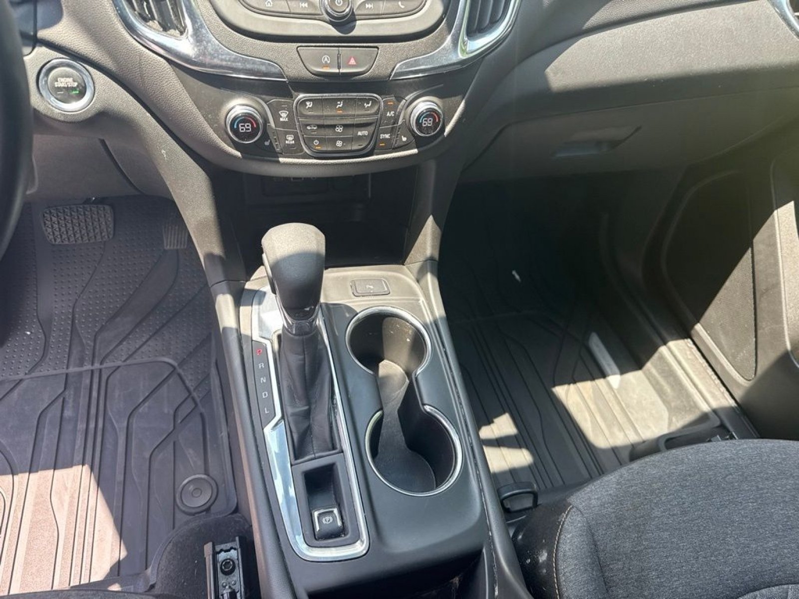 Used 2024 Lakeshore Blue Chevrolet LT image 18