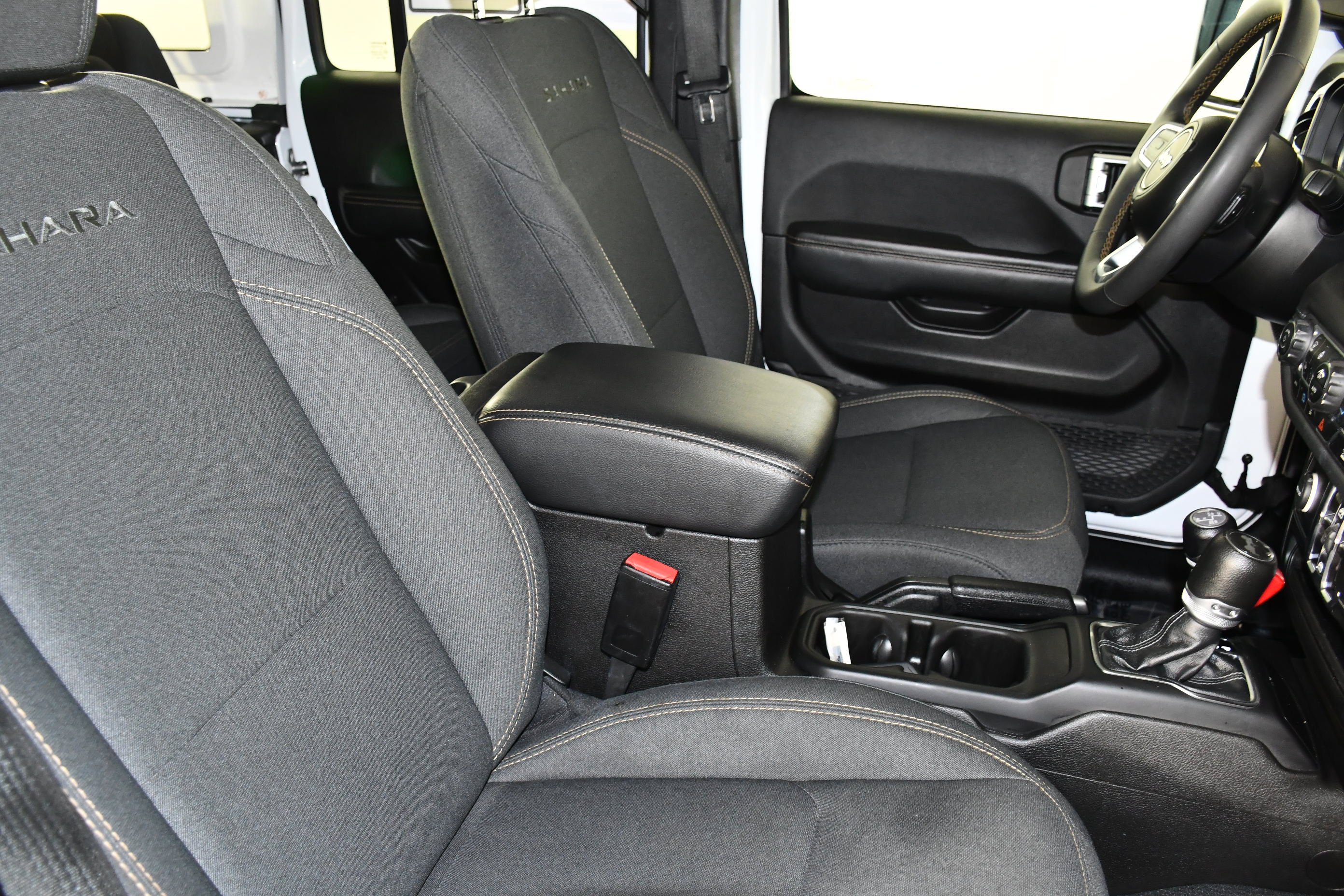Used 2024 Bright White Clearcoat Jeep Sahara image 41