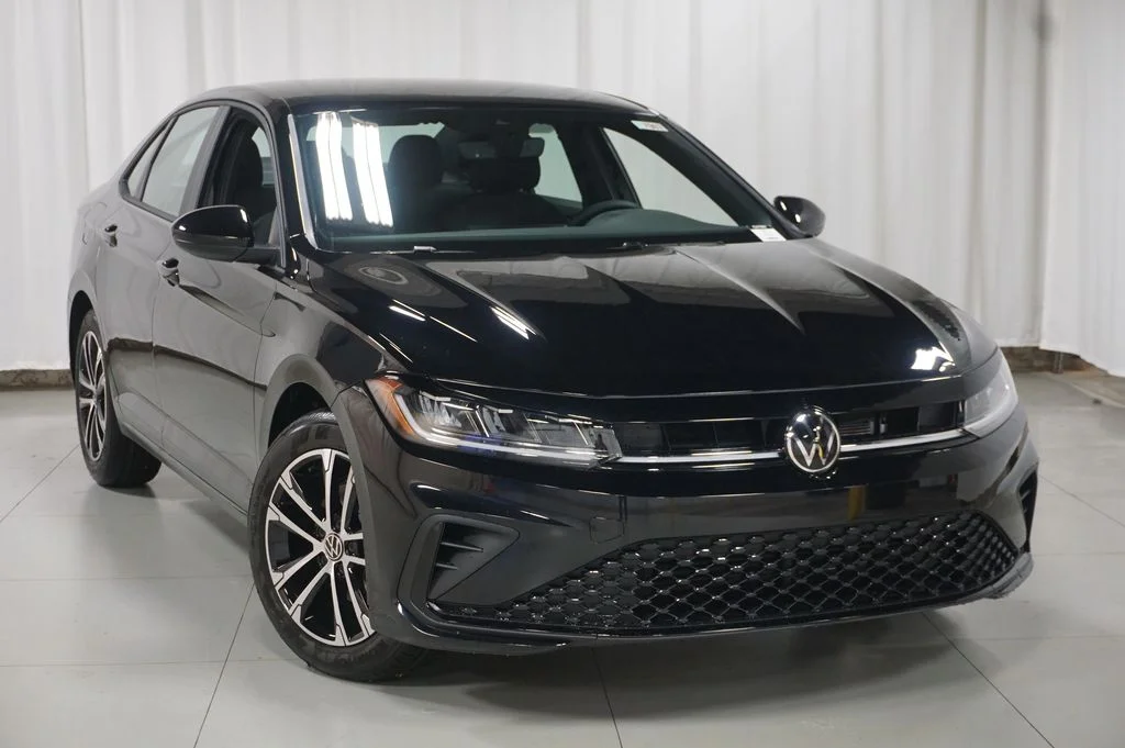 New 2026 Deep Black Volkswagen 1.5T Sport image 4