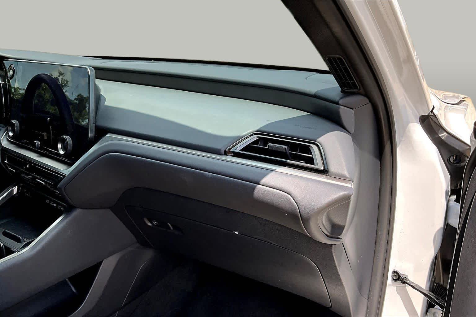 Used 2025 Wind Chill Pearl Lexus Premium image 19