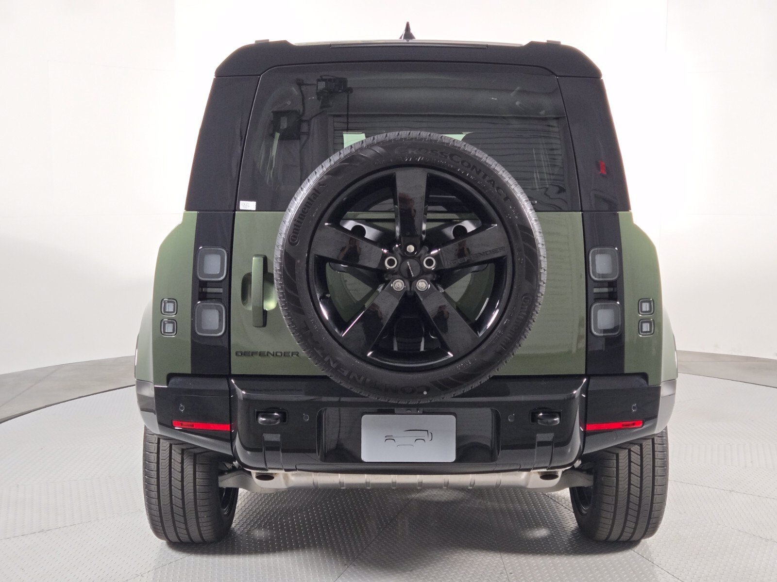 New 2026 Woolstone Green Land Rover X-Dynamic SE image 7