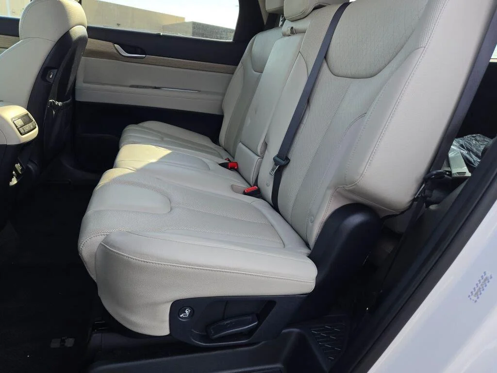 Used 2022 Hyper White Hyundai SEL image 15