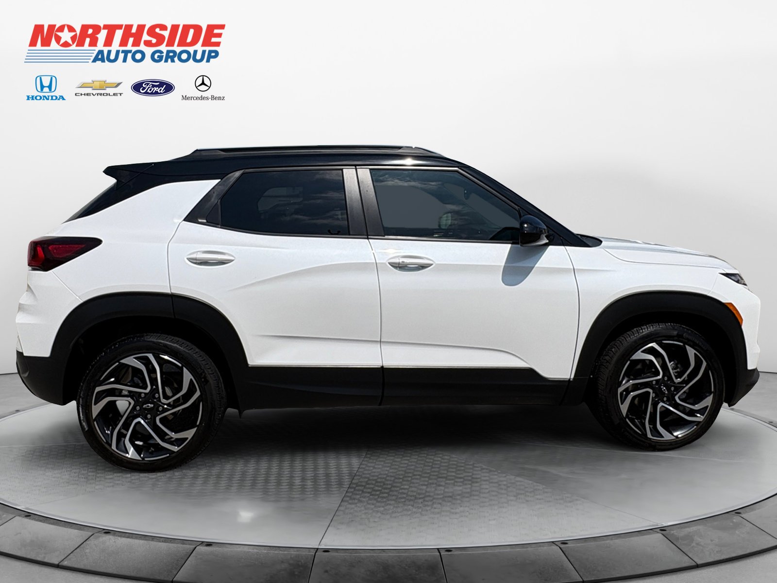 Used 2025 Iridescent Pearl Tricoat Chevrolet RS image 8
