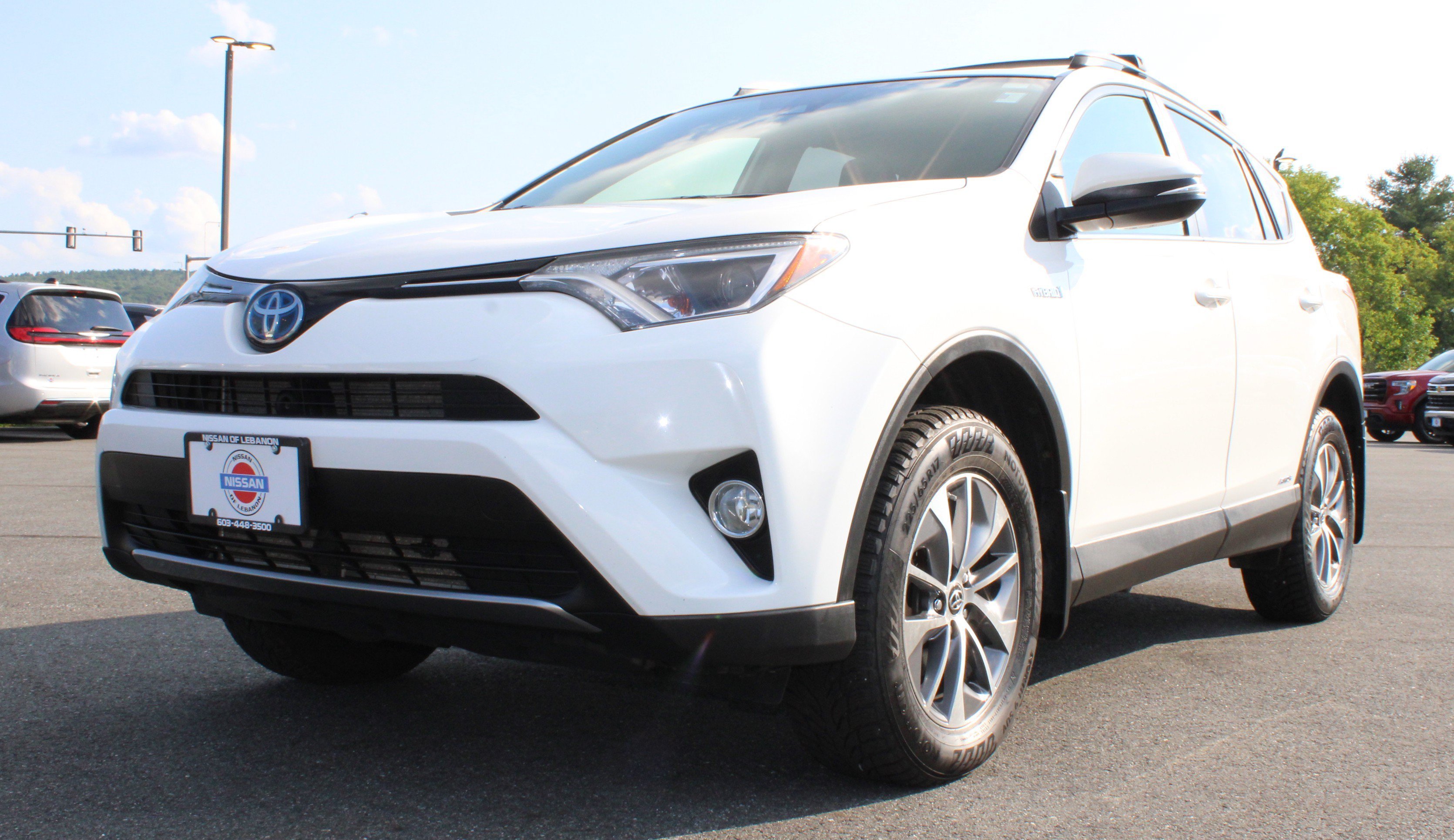 Used 2018 White Toyota  image 1