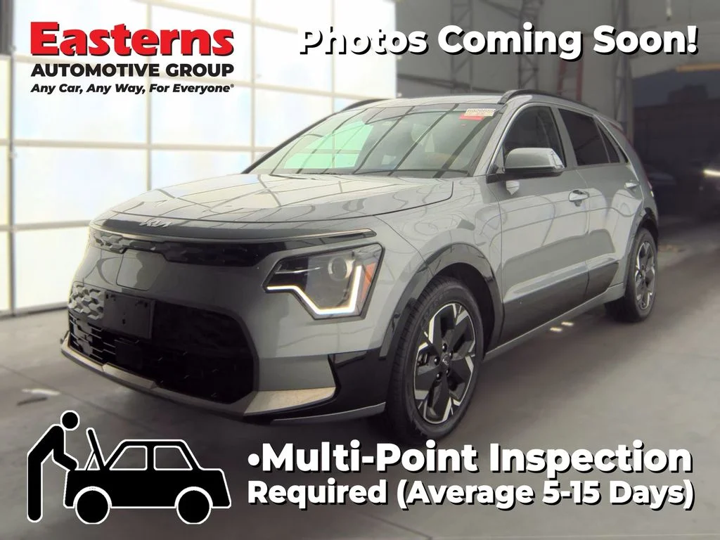 Used 2023 Gray Kia Wind image 1