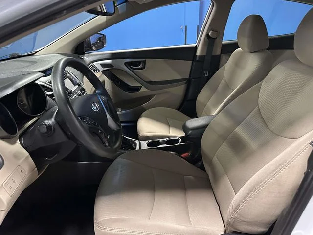 Used 2015 Quartz White Pearl Hyundai SE image 16