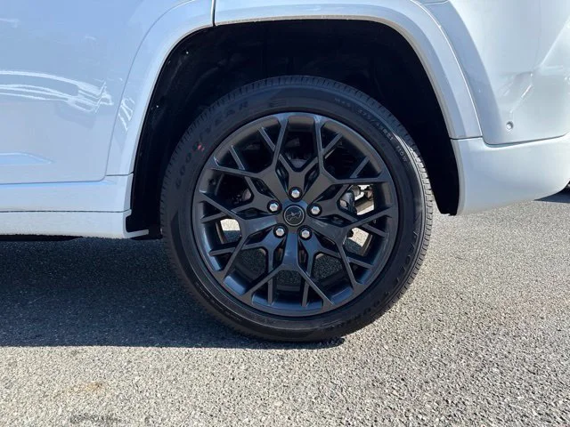 New 2027 Bright White Clearcoat Jeep Summit image 9