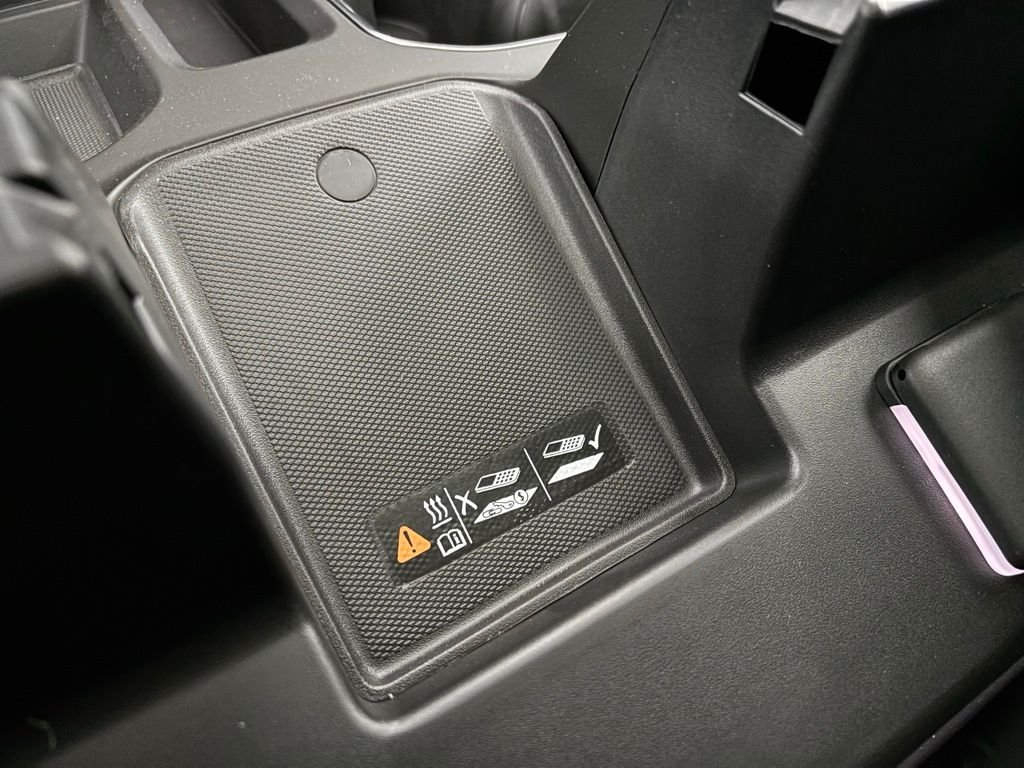 New 2026 Onyx Black GMC SLT image 32