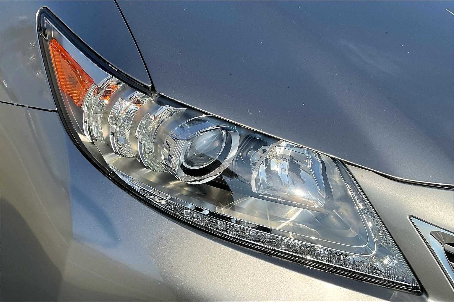Used 2015 Atomic Silver Lexus  image 25