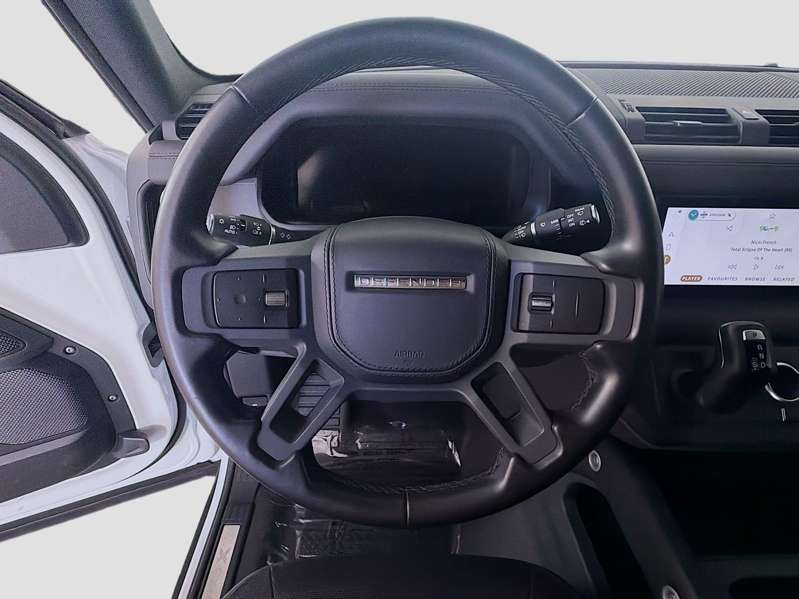 Used 2024 Fuji White Land Rover X-Dynamic SE image 11