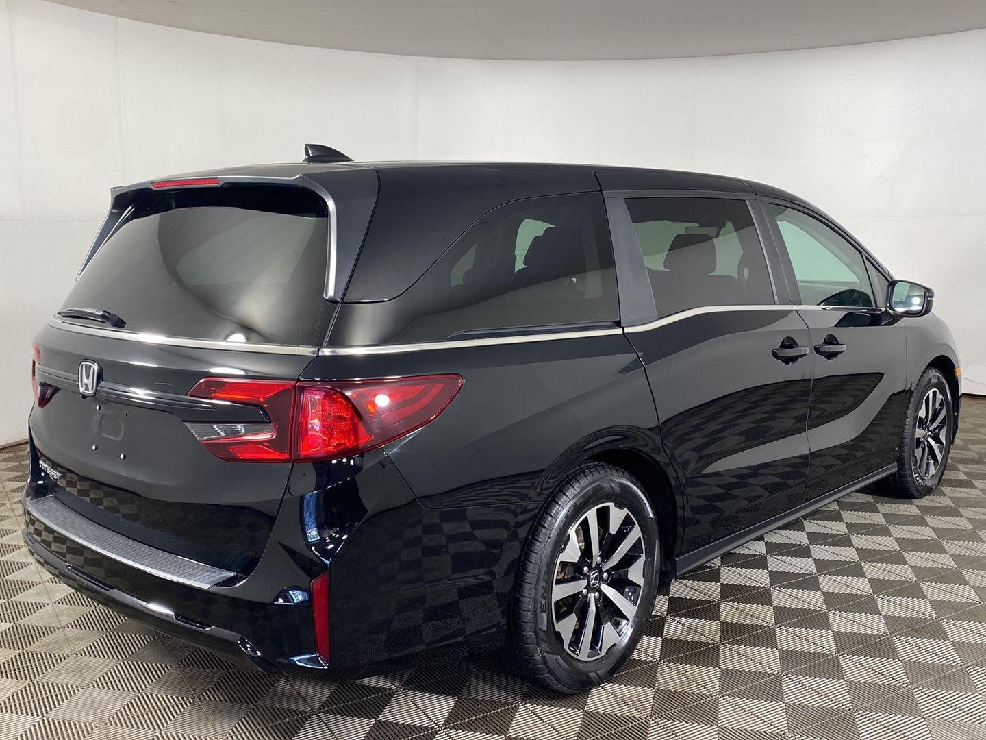Used 2025  Honda EX-L image 5