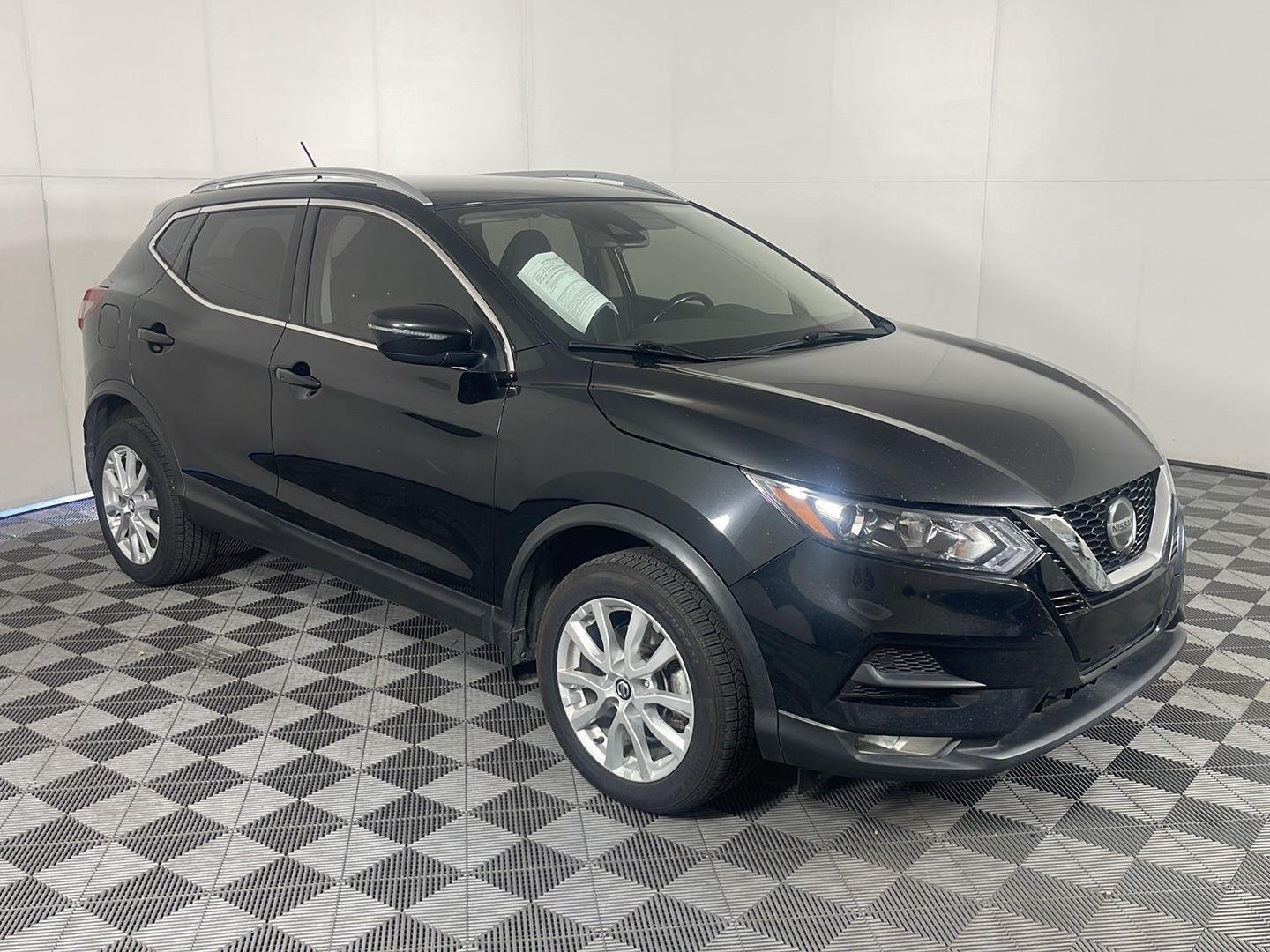 Used 2022 Magnetic Black Pearl Nissan SV image 5