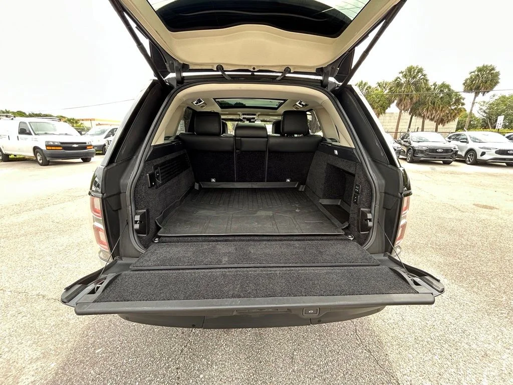 Used 2020 Santorini Black Land Rover HSE image 30